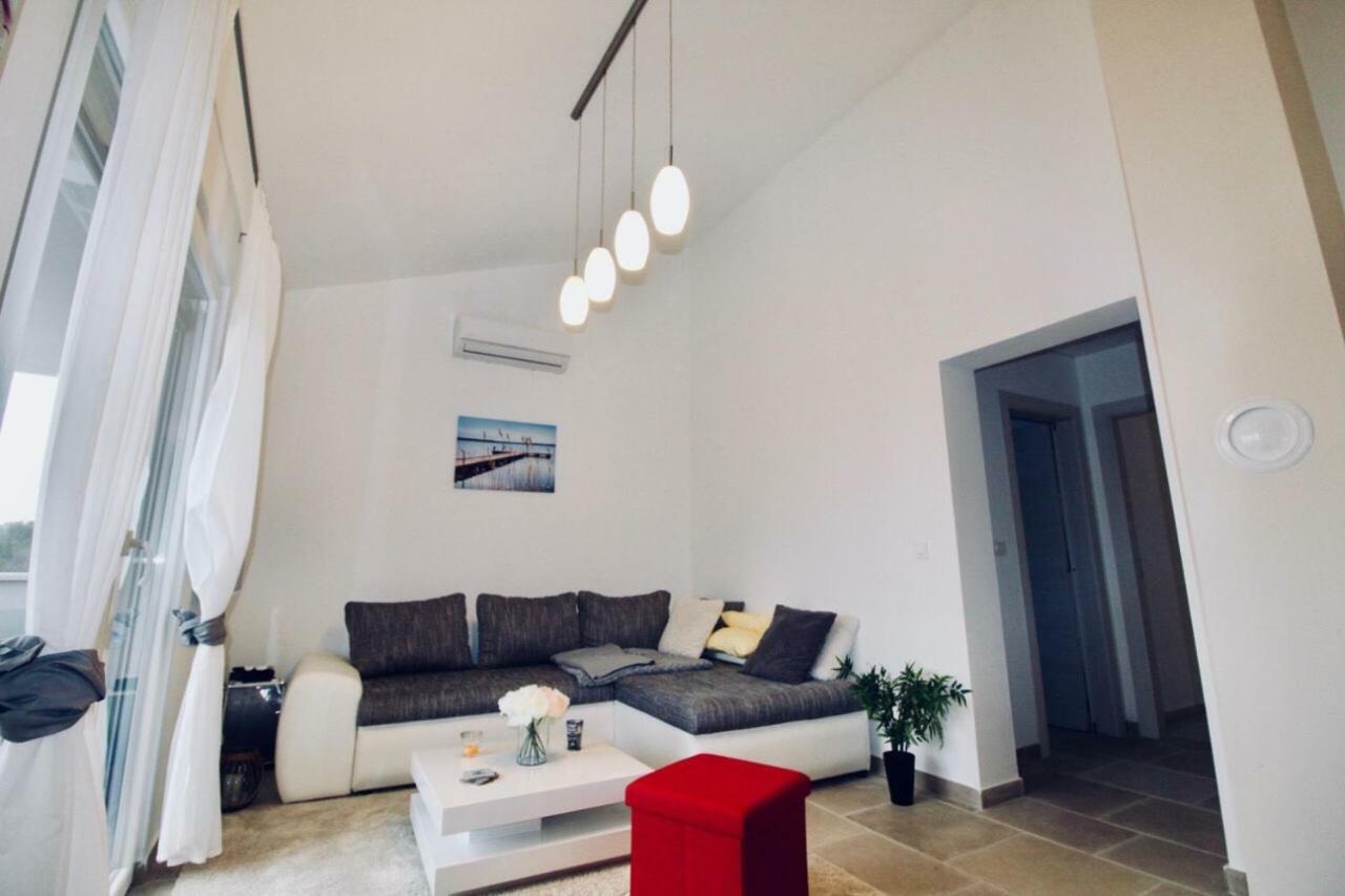 Apartments Ibis Čižići エクステリア 写真