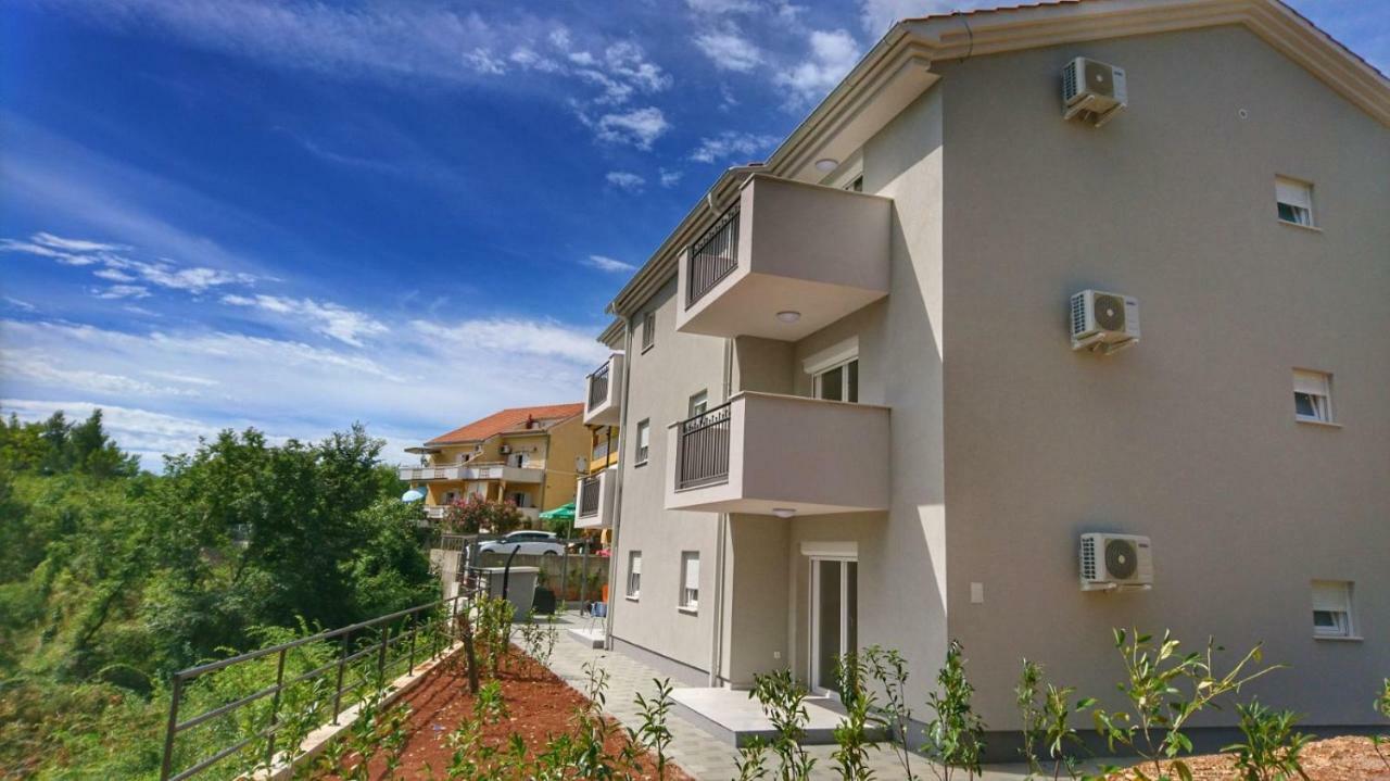 Apartments Ibis Čižići エクステリア 写真