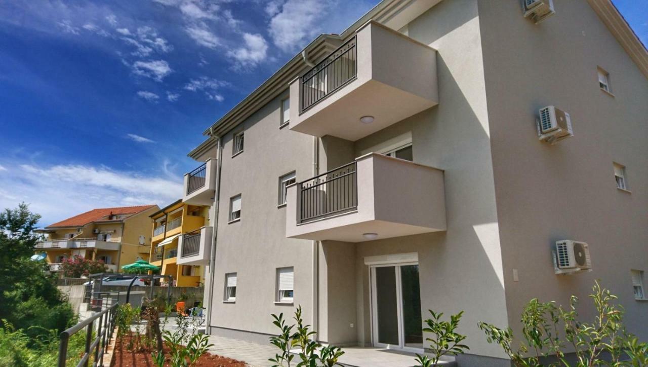 Apartments Ibis Čižići エクステリア 写真