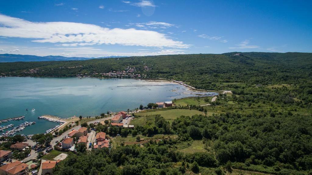 Apartments Ibis Čižići エクステリア 写真
