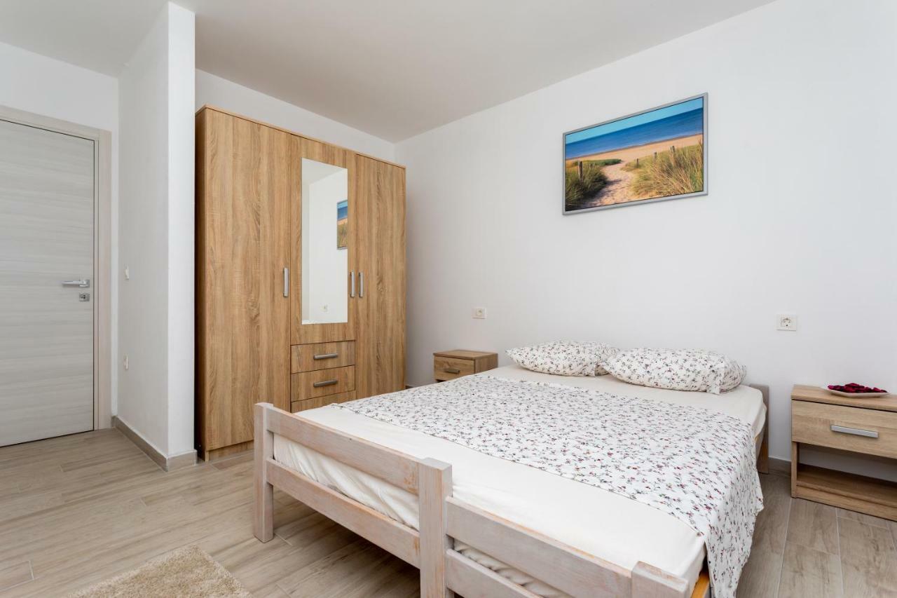Apartments Ibis Čižići エクステリア 写真