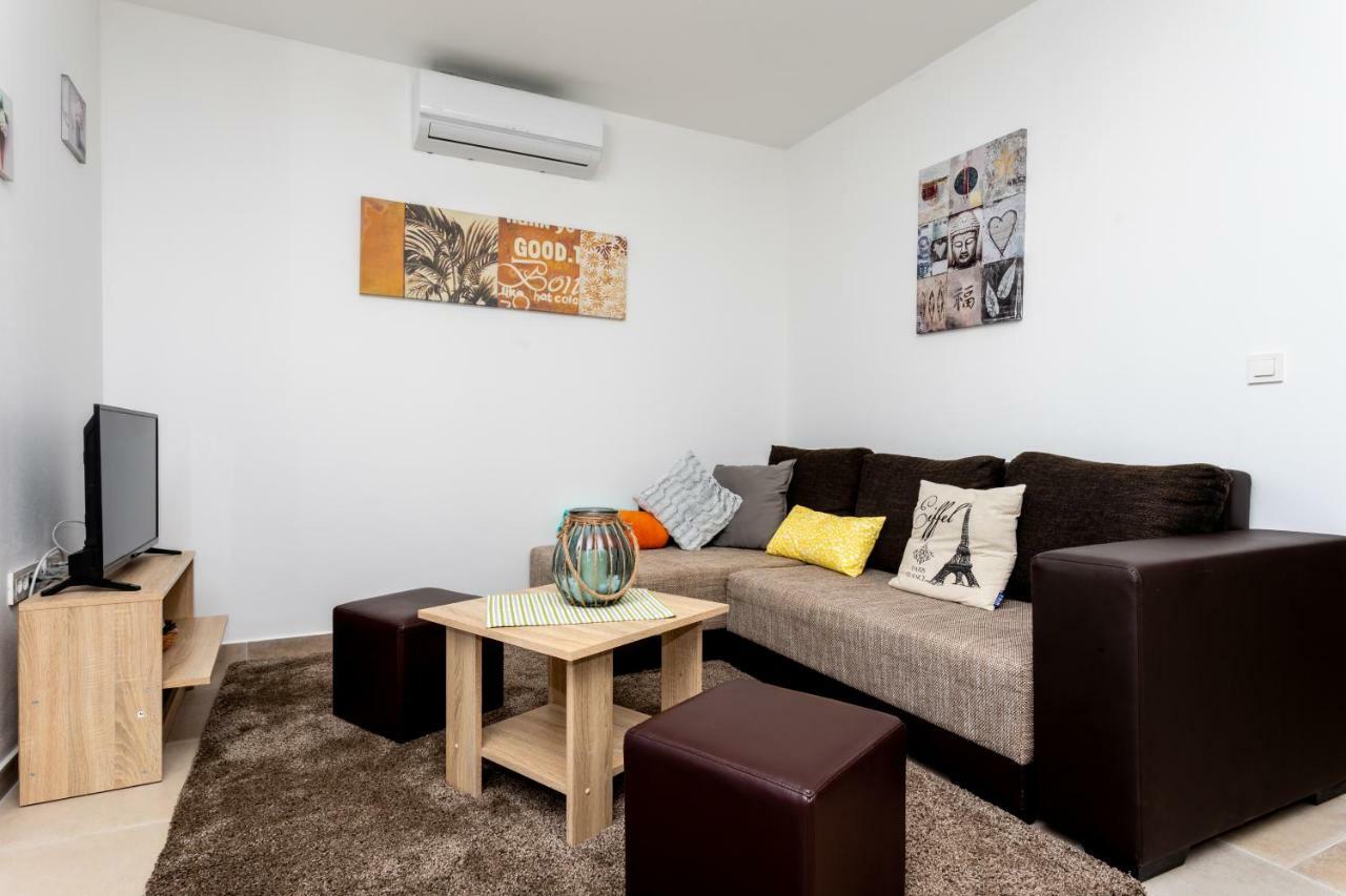 Apartments Ibis Čižići エクステリア 写真