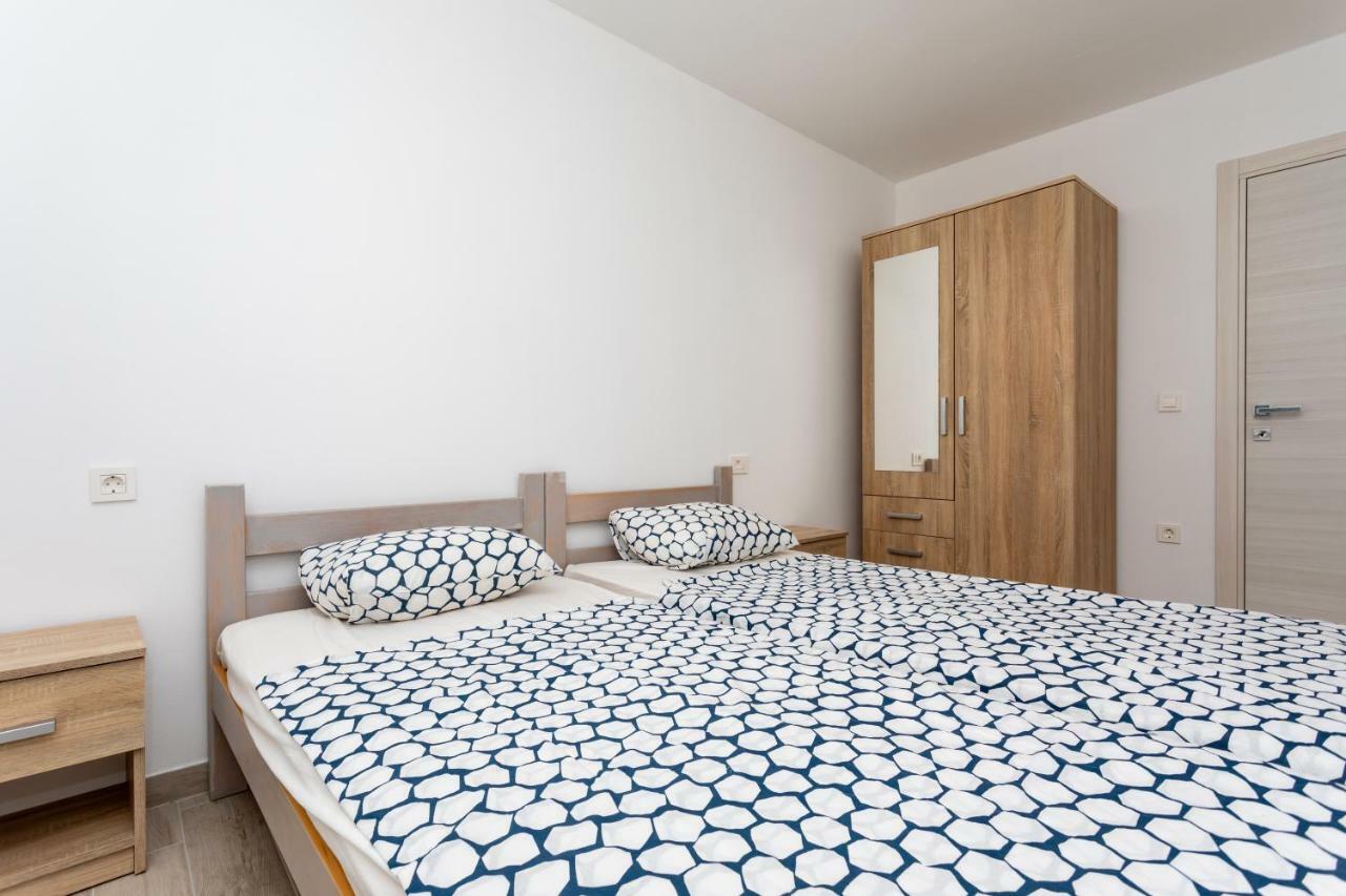 Apartments Ibis Čižići エクステリア 写真